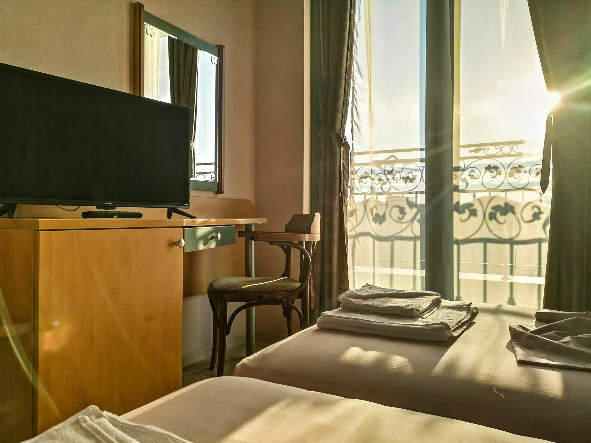 Empera H-l Hotel 3*